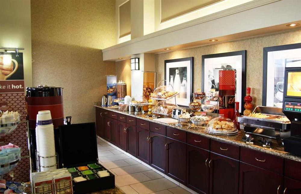 Hampton Inn & Suites By Hilton Calgary-Airport Restaurant bilde